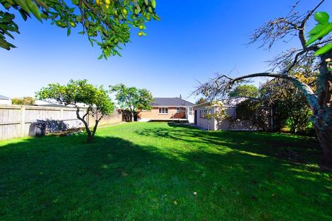 Photo of property in 3 Roby Street, Te Atatu Peninsula, Auckland, 0610