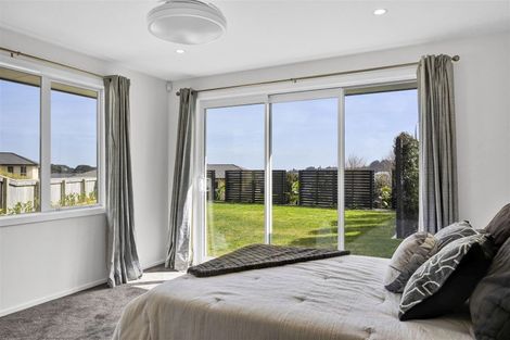 Photo of property in 4 Vardon Way, Waiwhakaiho, New Plymouth, 4312