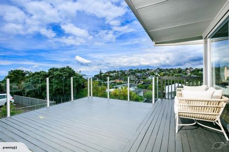 Photo of property in 2/33 Hyde Road, Rothesay Bay, Auckland, 0630