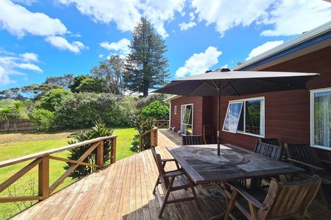 Photo of property in 40 Driving Creek Road, Coromandel, 3506