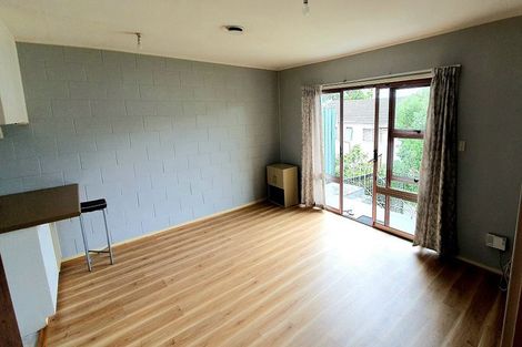 Photo of property in 2/68 West Coast Road, Glen Eden, Auckland, 0602