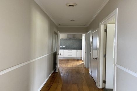 Photo of property in 1 Royal View Road, Te Atatu South, Auckland, 0610