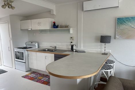 Photo of property in 43 Surf Road, Stanmore Bay, Whangaparaoa, 0932