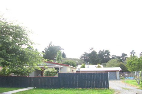 Photo of property in 35 Moeraki Road, Maoribank, Upper Hutt, 5018