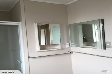 Photo of property in 2/244 East Coast Road, Forrest Hill, Auckland, 0620