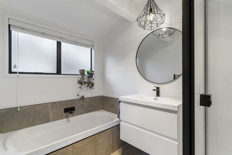 Photo of property in 231 Kaipara Road, Papakura, 2582