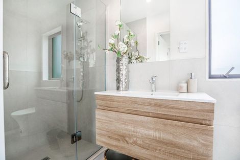 Photo of property in 16c Sheridan Drive, New Lynn, Auckland, 0600