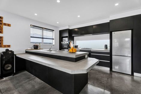 Photo of property in 2 Huetu Place, Bell Block, New Plymouth, 4312