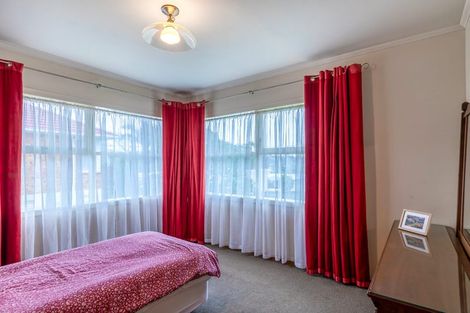 Photo of property in 26 Barron Drive, Green Bay, Auckland, 0604