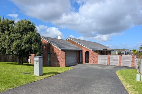 Photo of property in 10 Woodview Rise, Botany Downs, Auckland, 2010