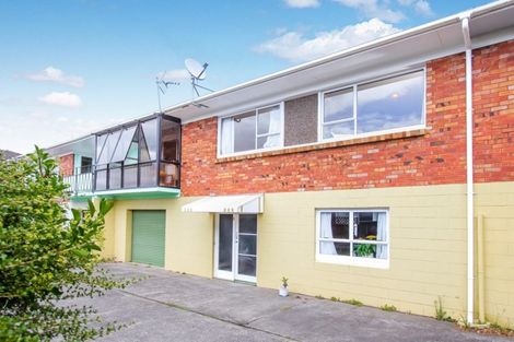 Photo of property in 2/120 Titirangi Road, New Lynn, Auckland, 0600