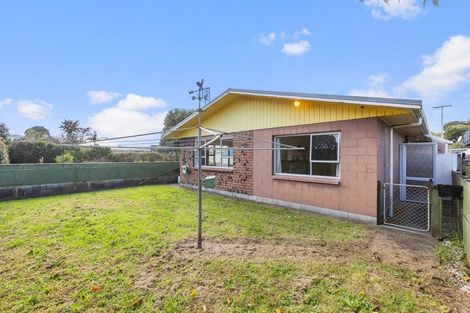 Photo of property in 82 Pioneer Road, Moturoa, New Plymouth, 4310