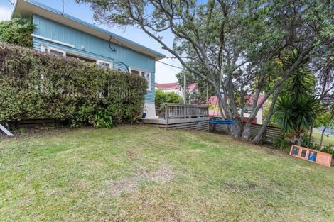 Photo of property in 37 Seaton Road, Murrays Bay, Auckland, 0630