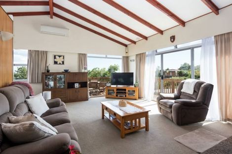 Photo of property in 16 Ellesmere Crescent, Pakuranga Heights, Auckland, 2010