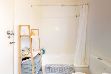 Photo of property in Hamilton Flats, 7/9 Hawker Street, Mount Victoria, Wellington, 6011