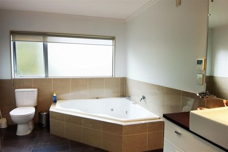 Photo of property in 51 Bronwylian Drive, Flat Bush, Auckland, 2016