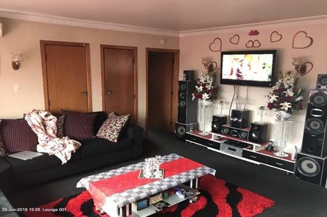 Photo of property in 1/2a Jennifer Place, Papatoetoe, Auckland, 2025