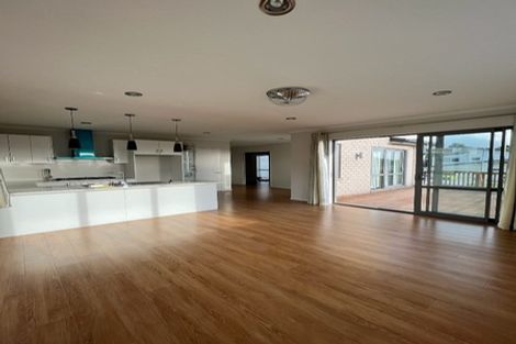 Photo of property in 10 Bridget Court, Red Beach, 0932