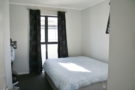 Photo of property in 16b Woodall Place, Totara Vale, Auckland, 0627