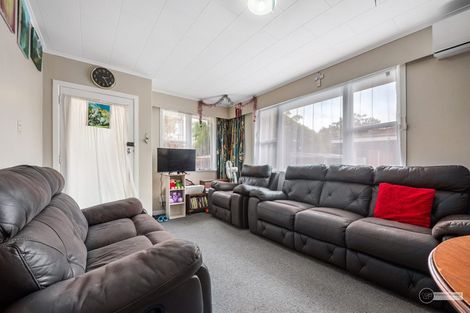 Photo of property in 2/11 Sutherland Avenue, Silverstream, Upper Hutt, 5019