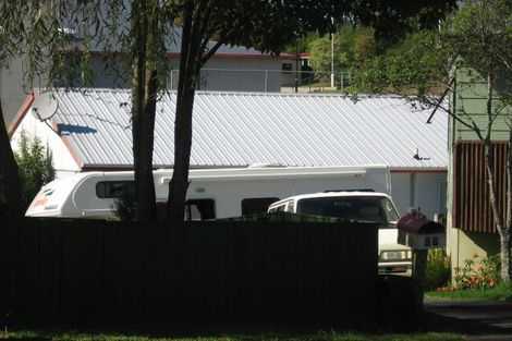 Photo of property in 23 Meadowvale Rise, Titirangi, Auckland, 0604