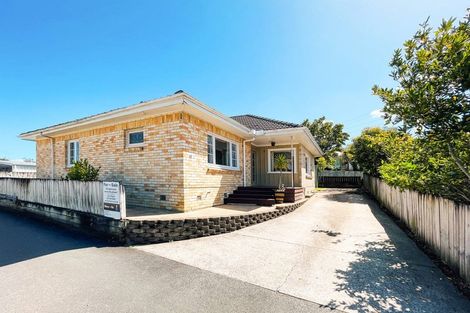 Photo of property in 17 Carey Street, Maeroa, Hamilton, 3200