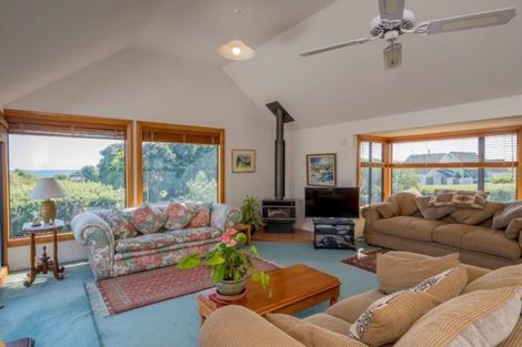 Photo of property in 108 Field Way, Waikanae Beach, Waikanae, 5036