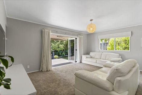 Photo of property in 6 Mallard Place, Unsworth Heights, Auckland, 0632