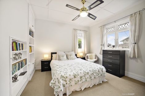 Photo of property in 14 Milne Terrace, Island Bay, Wellington, 6023