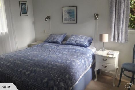 Photo of property in 2/20 Russell Street, Stanley Point, Auckland, 0624