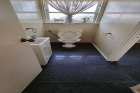 Photo of property in 27 Morton Avenue, Forrest Hill, Auckland, 0620