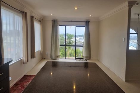 Photo of property in 2 Graham Collins Drive, Windsor Park, Auckland, 0632
