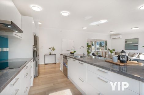 Photo of property in 23 Padnell Crescent, Paparangi, Wellington, 6037