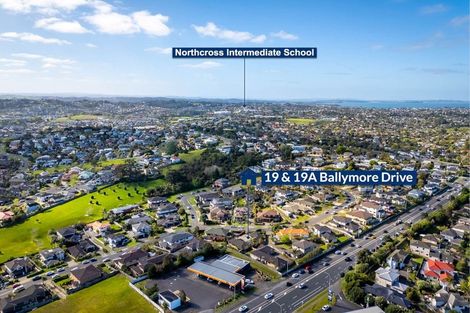 Photo of property in 2/106 Triangle Road, Massey, Auckland, 0614
