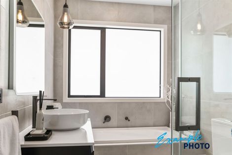 Photo of property in 4/64 Banbury Crescent, Fairfield, Hamilton, 3214