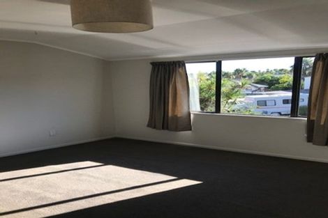 Photo of property in 5 San Bernadino Drive, Henderson, Auckland, 0612