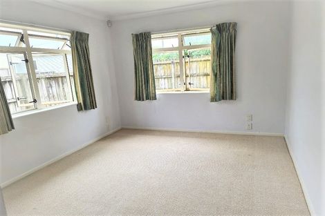 Photo of property in 11 Heath Avenue, Northcote, Auckland, 0627