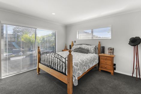 Photo of property in 25 Croftview Road, Wattle Downs, Auckland, 2103