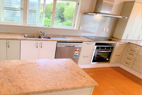 Photo of property in 9 Ballial Place, West Harbour, Auckland, 0618