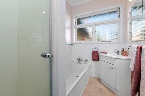 Photo of property in 1/6 Hillcrest Avenue, Hillcrest, Auckland, 0627