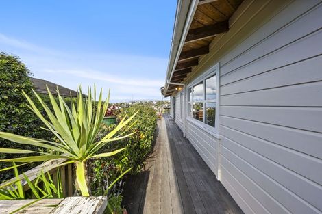 Photo of property in 13 Colmar Road, Mellons Bay, Auckland, 2014