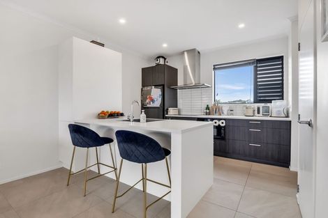 Photo of property in 18 Owen Chapman Drive, Red Beach, 0932