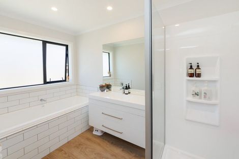 Photo of property in 50 Atlantic Drive, Fitzherbert, Palmerston North, 4410