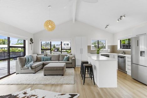 Photo of property in 7 Rheingold Place, Huapai, Kumeu, 0810