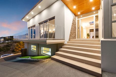 Photo of property in 4 Law Lane, Mount Pleasant, Christchurch, 8081