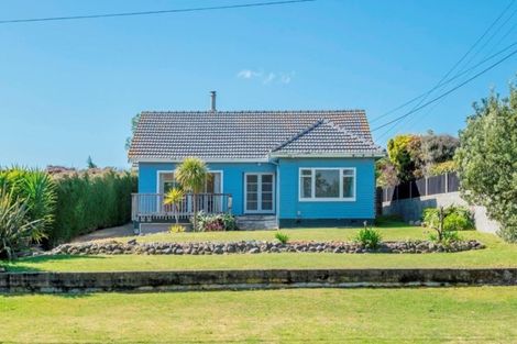 Photo of property in 35 Rangihiroa Street, Waikanae Beach, Waikanae, 5036