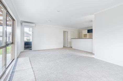 Photo of property in 14 Ashmere Lane, Weymouth, Auckland, 2103