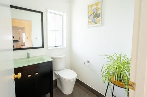 Photo of property in 2 Rosebank Avenue, Kelvin Grove, Palmerston North, 4414