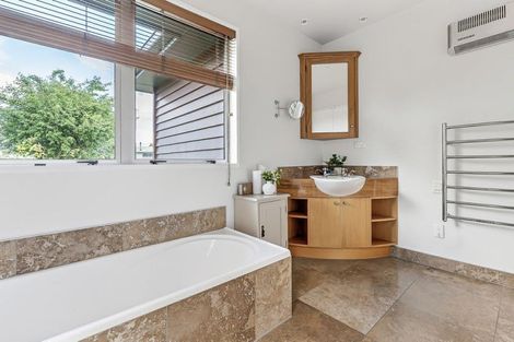 Photo of property in 18 Kowhai Drive, Wanaka, 9305