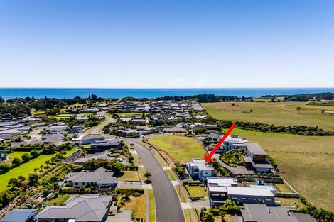Photo of property in 16 Links Drive, Waiwhakaiho, New Plymouth, 4312